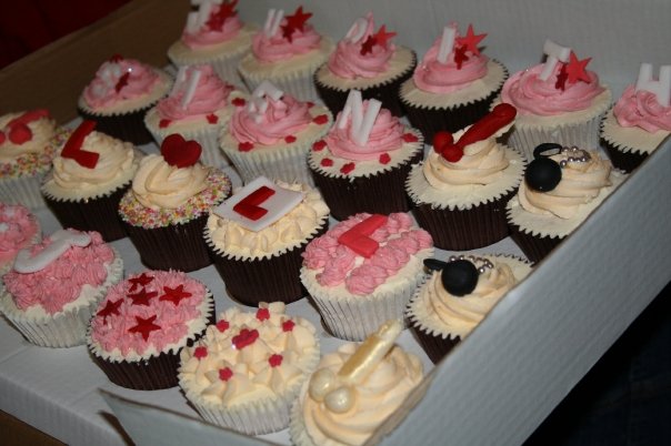 30 cupcakes in hen night style