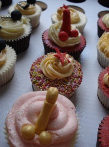 The gold willie cupcake