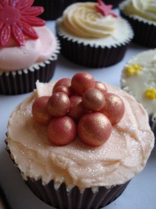 Pearls & peach icing cupcakes