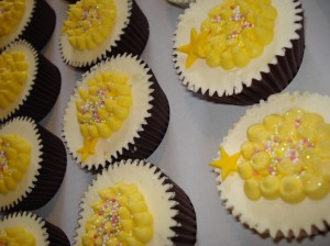 The vanilla and yellow cupcakes