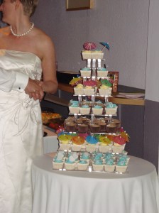 Cutting the cupcakes!