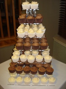 Ivory and chocolate swirl cupcakes