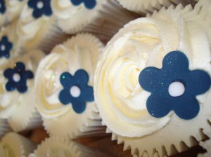 Wedding cupcakes with navy flower