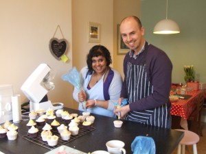 Cupcake class, piping icing swirls