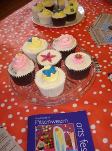 Mini cake stand of cupcakes