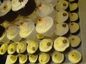 Pretty wedding cupcakes