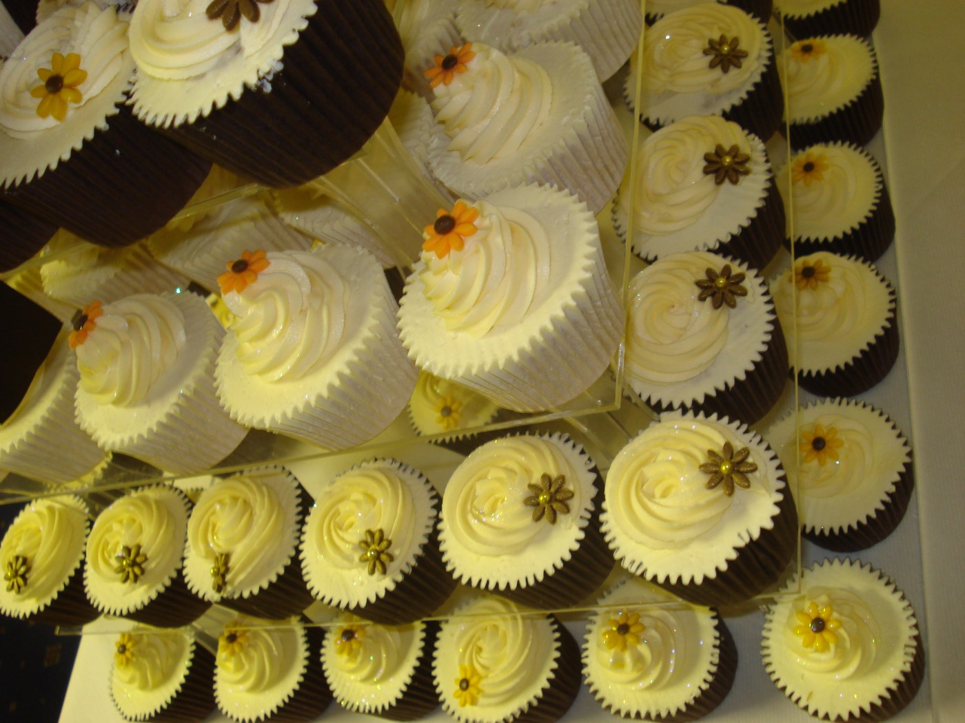 Pretty wedding cupcakes