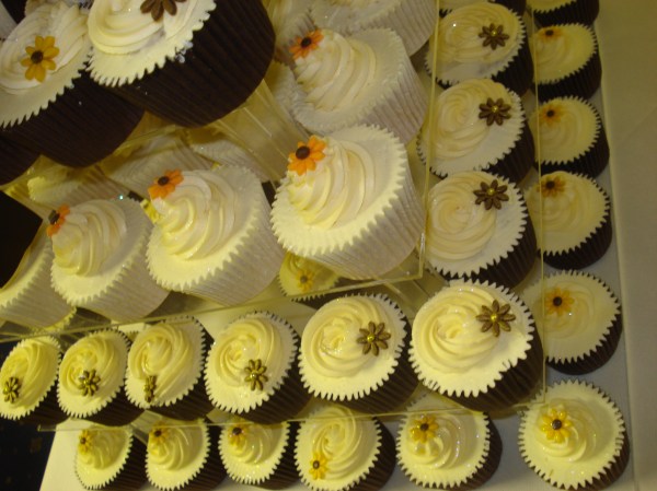 Pretty wedding cupcakes