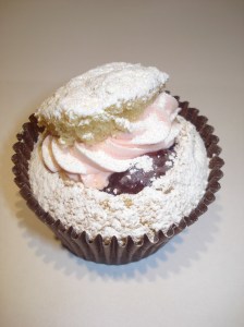 Victoria Sponge lovecake