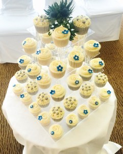 100 Wedding Cupcakes by Lizzie